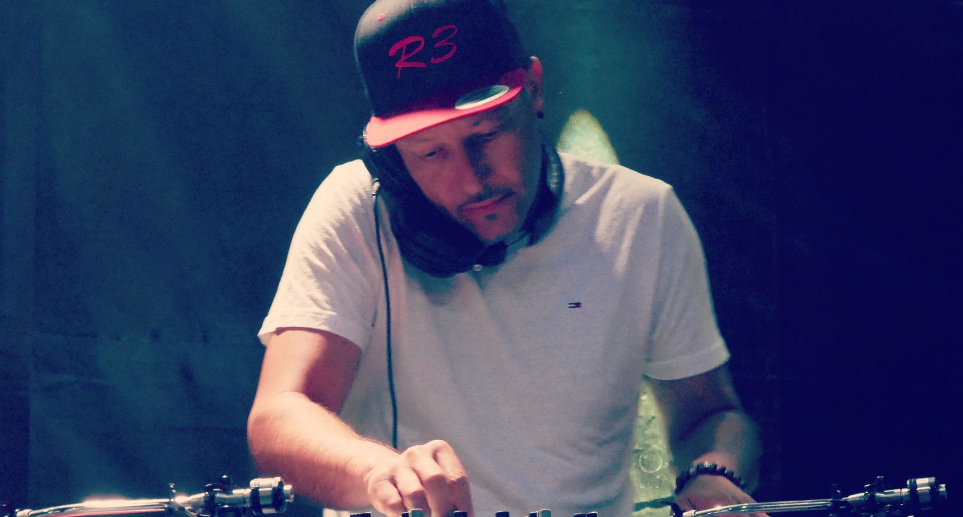 Dj R3 (Essex Groove)