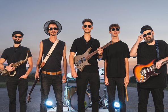 VERNISSAGE INTIMIST + DEEP SHELTER